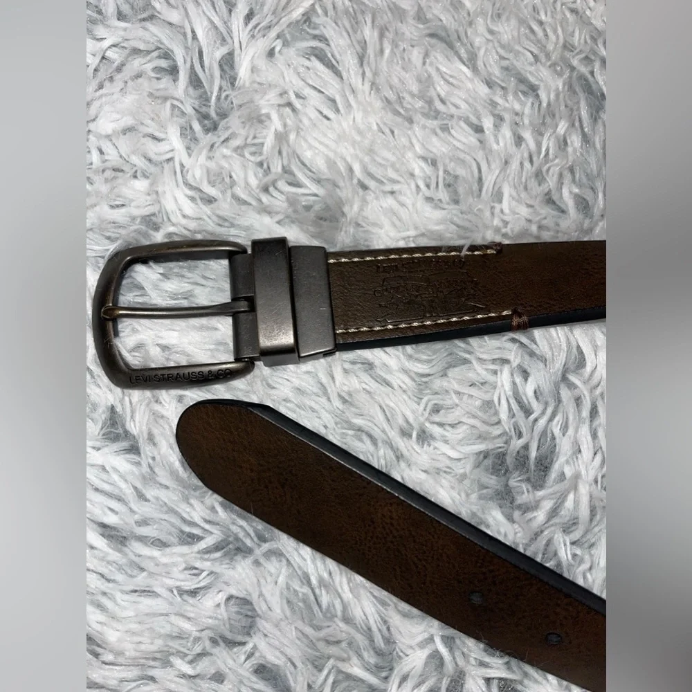 Levi’s Men’s Reversible Black/Brown Size 34-36 Belt